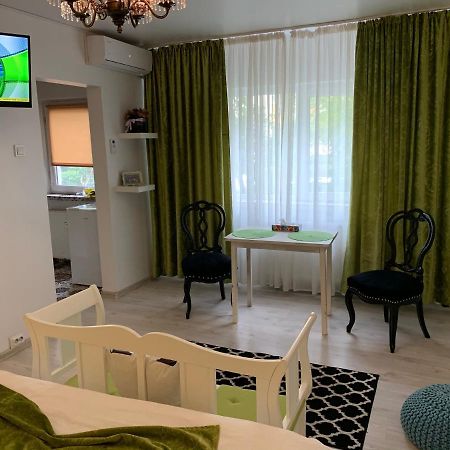 Cozy Apartment In A Quiet Area Craiova Exterior photo