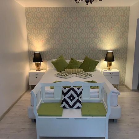 Cozy Apartment In A Quiet Area Craiova Exterior photo