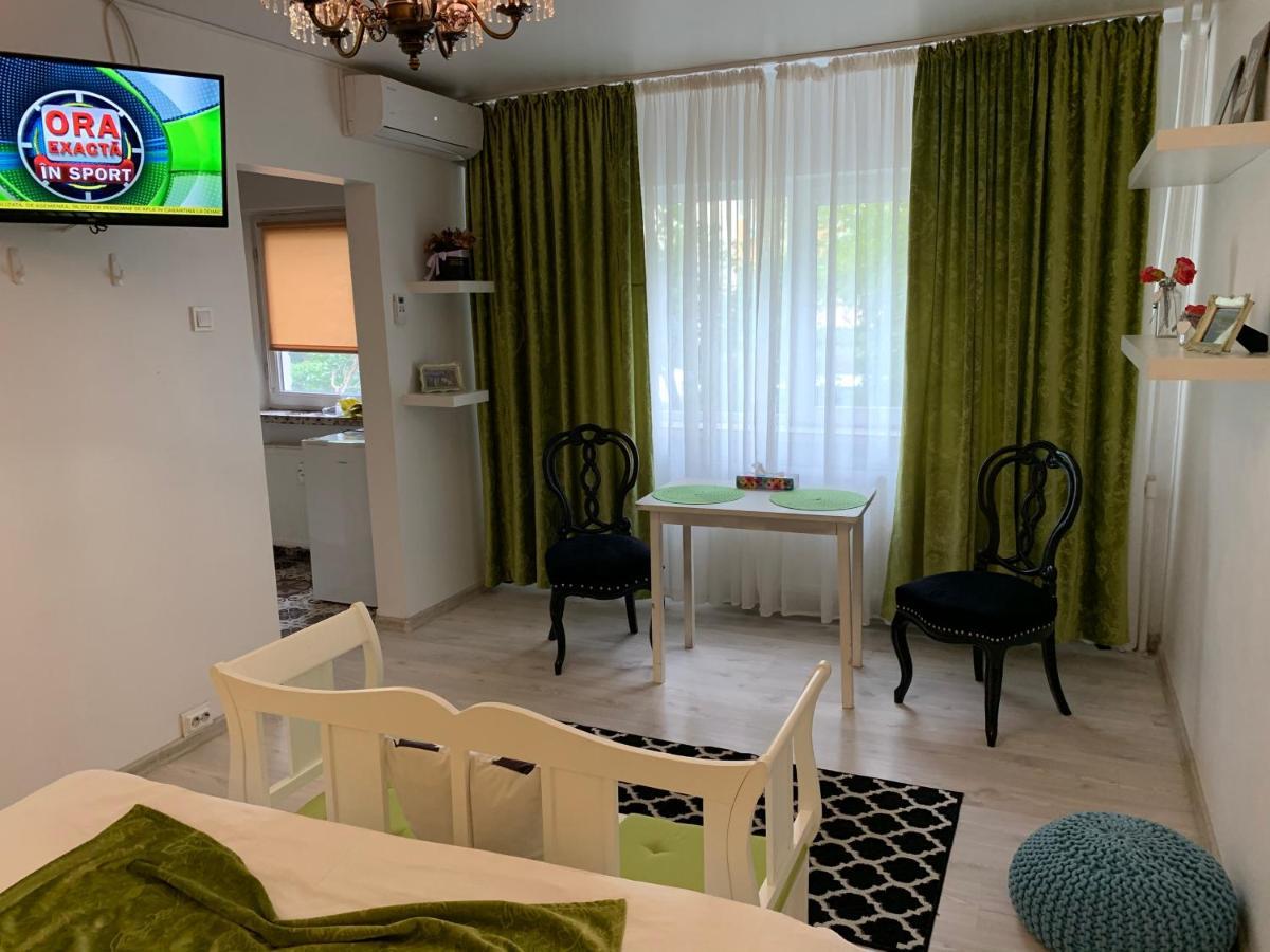 Cozy Apartment In A Quiet Area Craiova Exterior photo