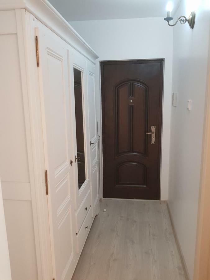 Cozy Apartment In A Quiet Area Craiova Exterior photo
