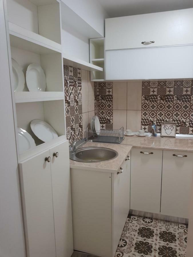 Cozy Apartment In A Quiet Area Craiova Exterior photo